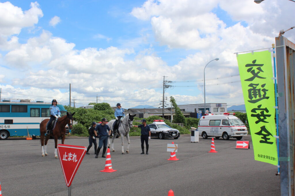 八幡中央病院
救急車
騎馬隊
京都府警察