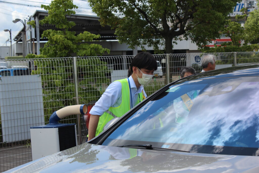 山本事務長補佐が検問中
交通事故防止府民運動